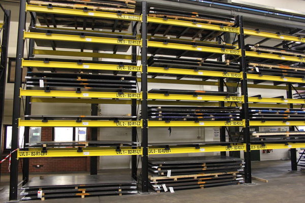 Heavy duty racking with sheet metal